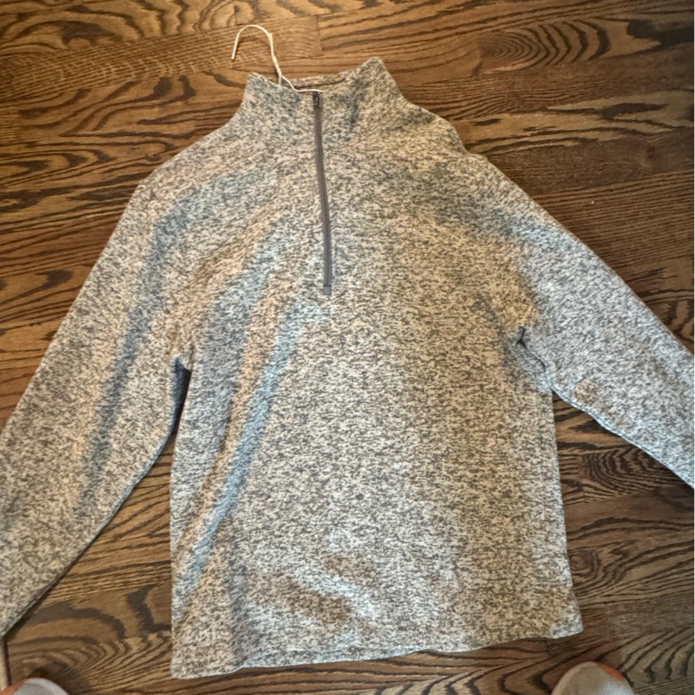 Men's Sweater, size medium. Like new condition.